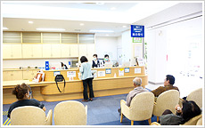 １階 総合受付へ